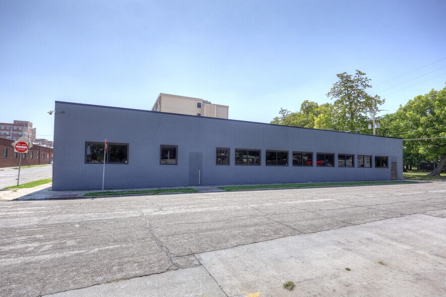More Photos Of 102 S Wall Ave, Joplin Office For Sale