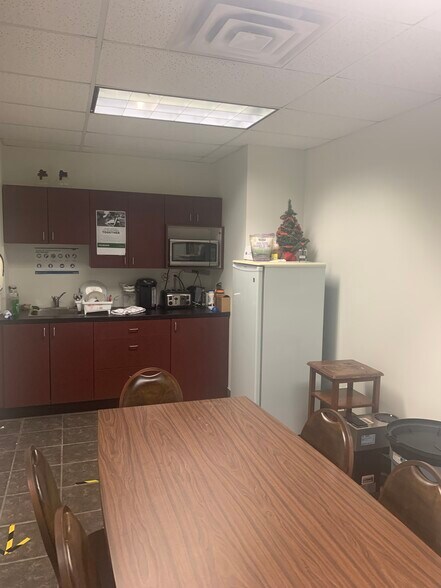 More Photos Of 4525 Rhodes Dr, Windsor Light Distribution For Lease