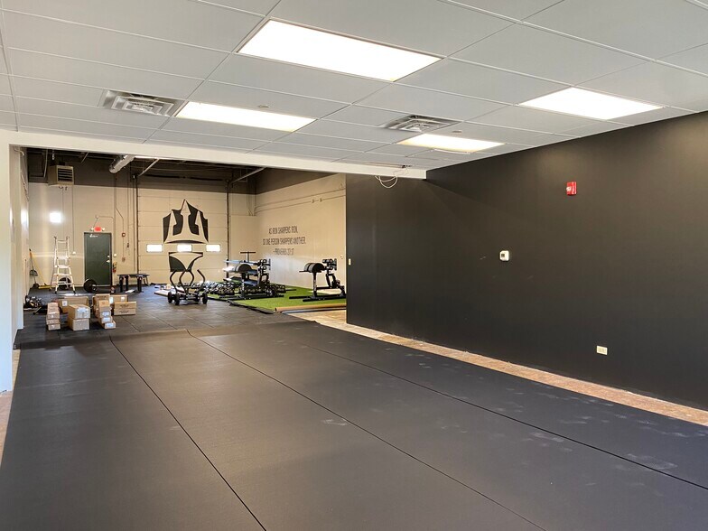 More Photos Of 400-428 W 5th Ave, Naperville Light Distribution For Lease