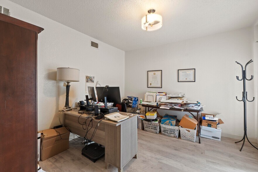 More Photos Of 2117 E Cesar Chavez St, Austin Office Residential For Sale