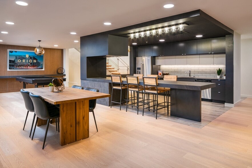 More Photos Of 910 John St, Seattle Apartments For Lease