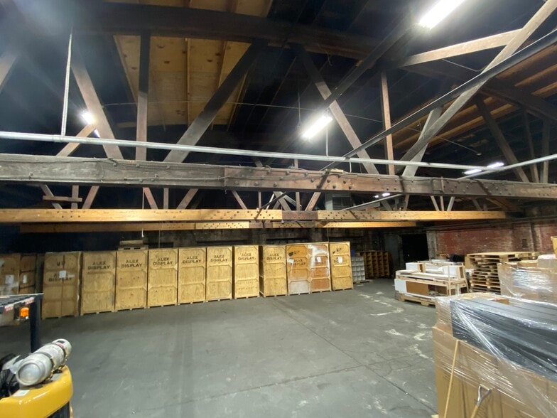 More Photos Of 401 N Leavitt St, Chicago Manufacturing For Sale