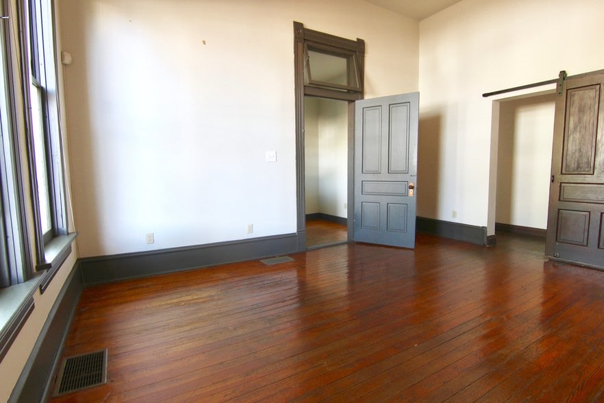 More Photos Of 1000 E Cesar Chavez St, Austin Loft Creative Space For Lease