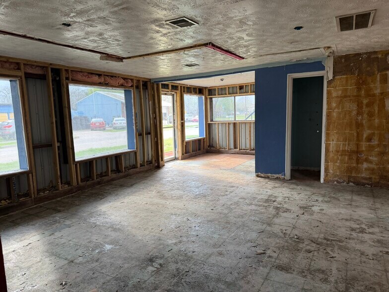 More Photos Of 5834 Josephine St, Pearland Warehouse For Sale