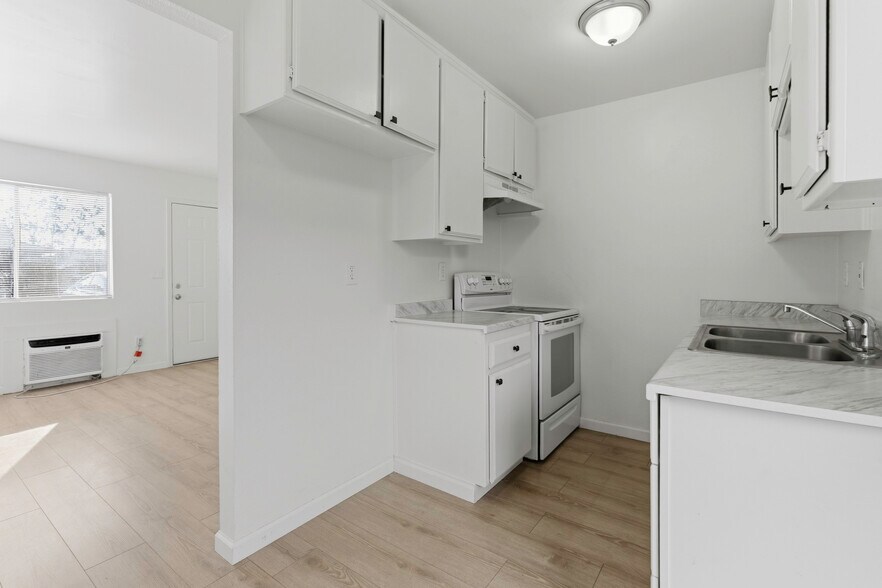 More Photos Of 330 Roberts Ln, Bakersfield Apartments For Sale