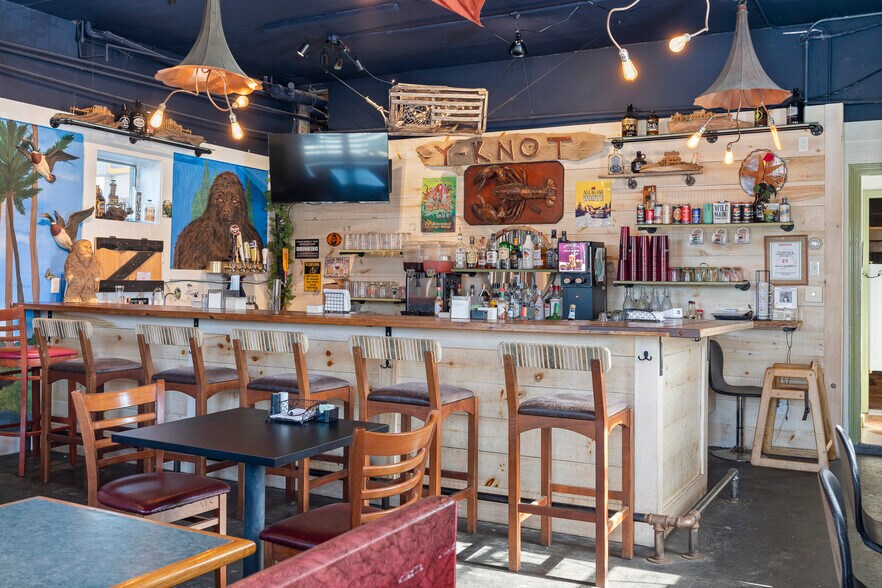 More Photos Of 85 Parking Lot Ln, Damariscotta Restaurant For Sale