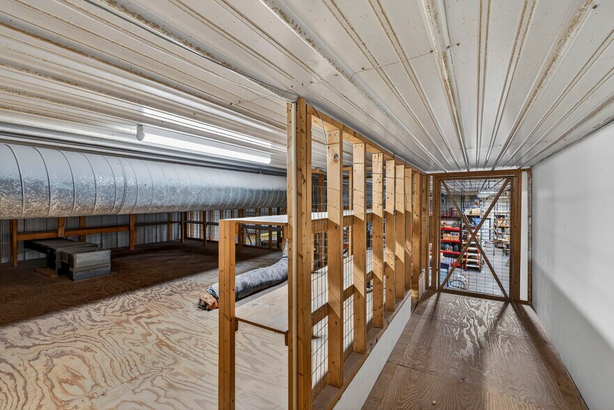 More Photos Of 113 Lafayette Rd, Hampton Falls Light Manufacturing For Lease