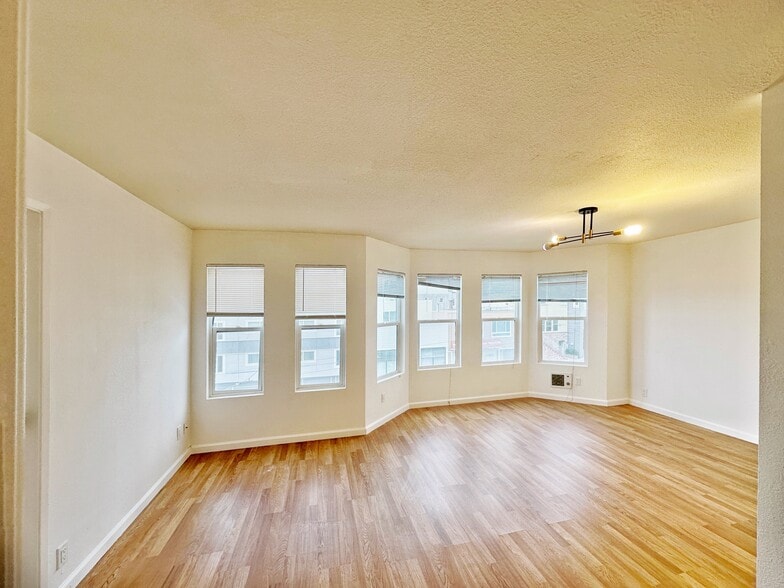 More Photos Of 1927-1929 Taraval St, San Francisco Apartments For Sale