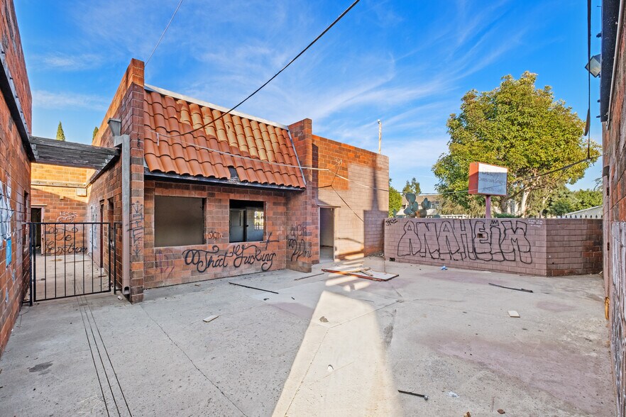 More Photos Of 1241 S Brookhurst St, Anaheim Office For Sale