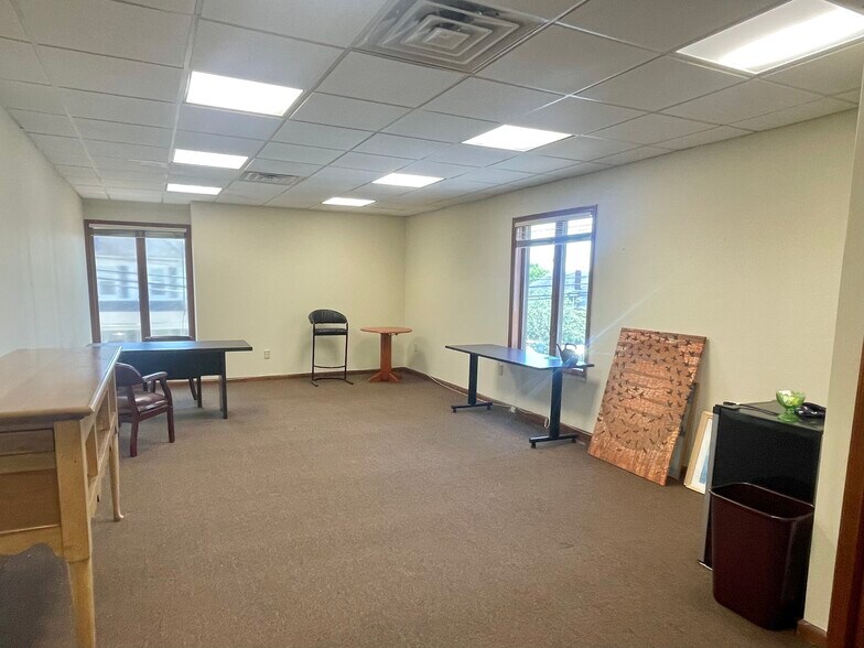 More Photos Of 29 Beach Rd, Monmouth Beach Office For Lease