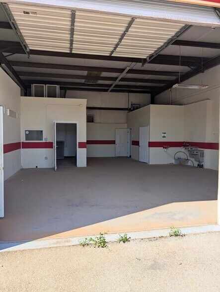 More Photos Of 11101 Dyer St, El Paso Freestanding For Lease