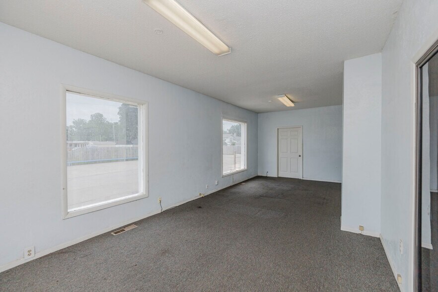 More Photos Of 2013 S Broadway St, Wichita Auto Dealership For Sale