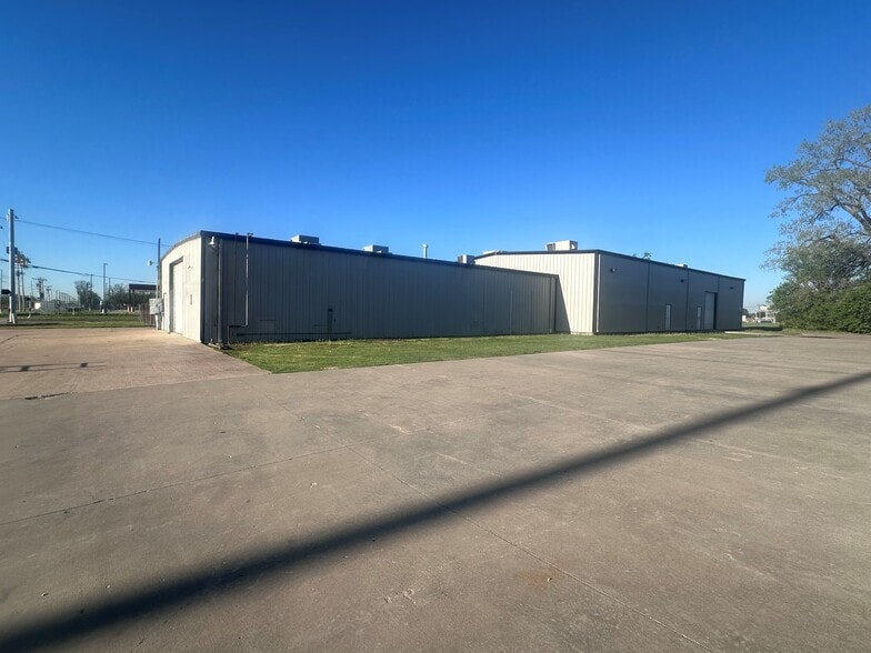 More Photos Of 4606 N Mingo Rd, Tulsa Warehouse For Lease