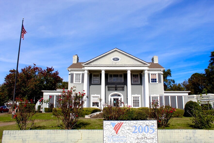 Primary Photo Of 2005 N Country Club Dr, Montgomery Schools For Sale