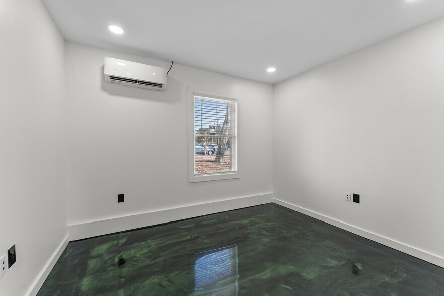 More Photos Of 2988 George Washington Memorial Hwy, Hayes Office For Sale