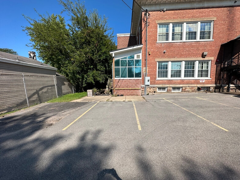 More Photos Of 314 Park St, Fulton Office For Sale