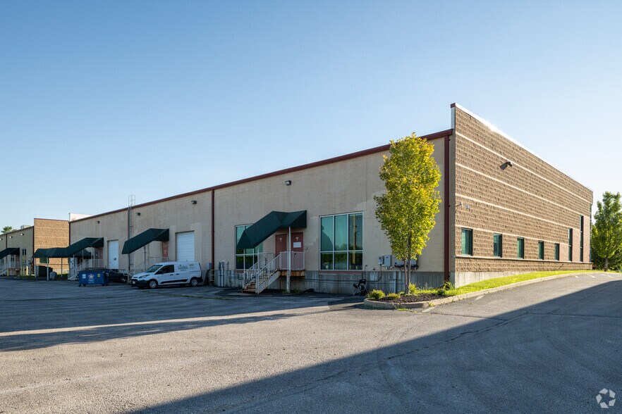 More Photos Of 624 Trade Center Blvd, Chesterfield Light Distribution For Sale