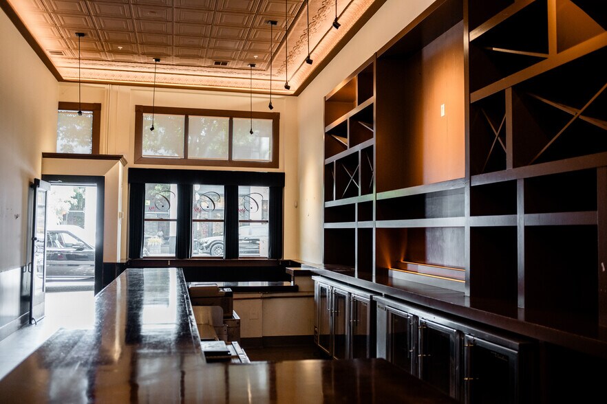 More Photos Of 1320 Main St, Saint Helena Storefront For Lease