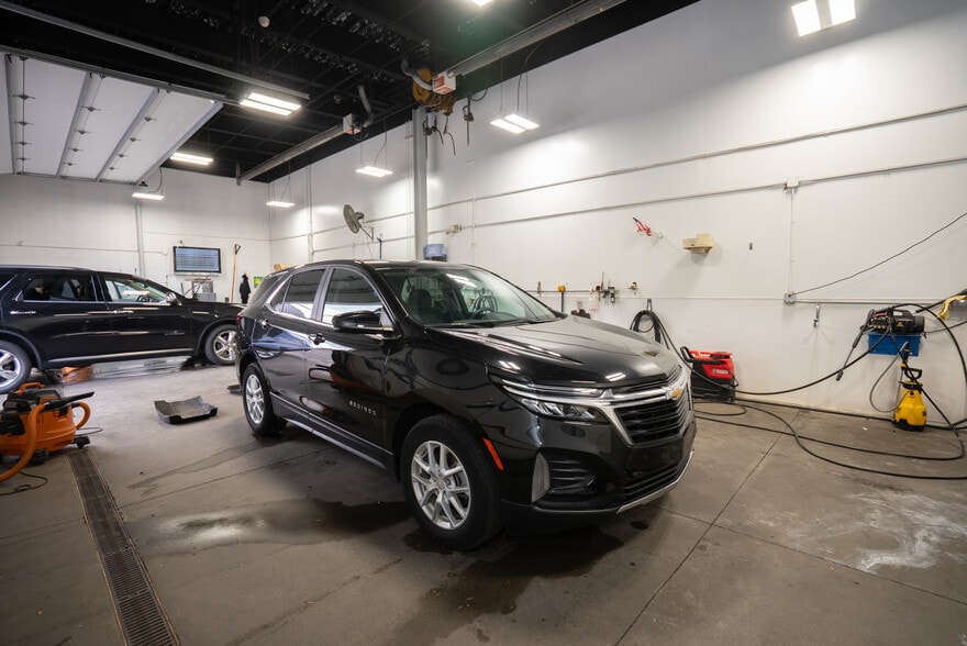 More Photos Of 21800 Gratiot Ave, Eastpointe Auto Dealership For Sale