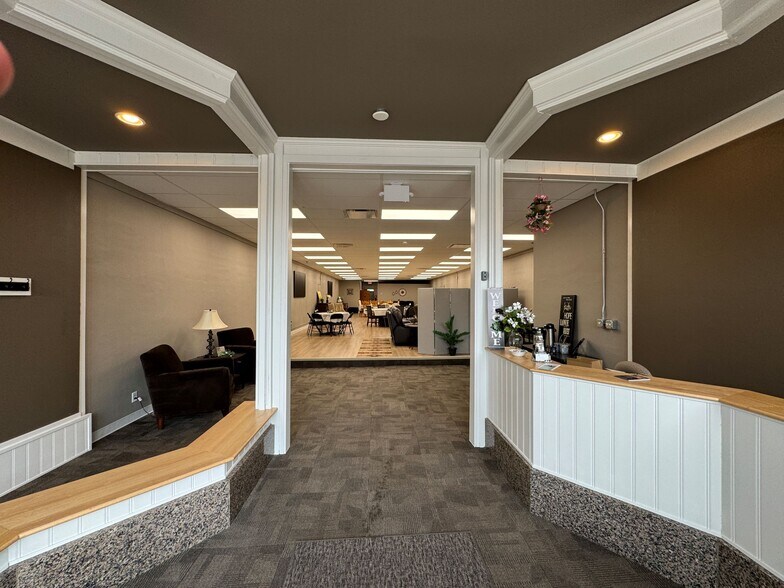 More Photos Of 112 NW 2nd Ave, Mandan Storefront Retail Residential For Lease