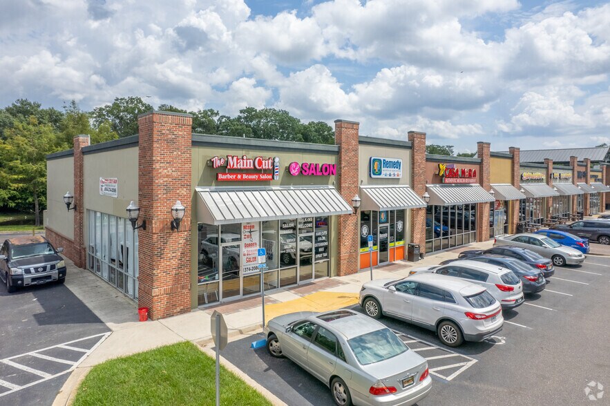 More Photos Of 12961 N Main St, Jacksonville Unknown For Lease