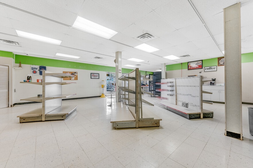 More Photos Of 154 Bridge St, Junior Restaurant For Sale