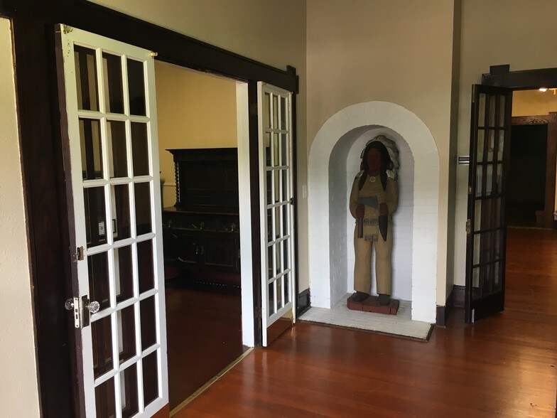 More Photos Of 507 E Hospital St, Nacogdoches Office For Lease