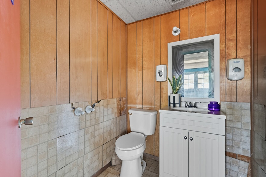 More Photos Of 1510 Portland Ave, Abilene Lodge Meeting Hall For Sale