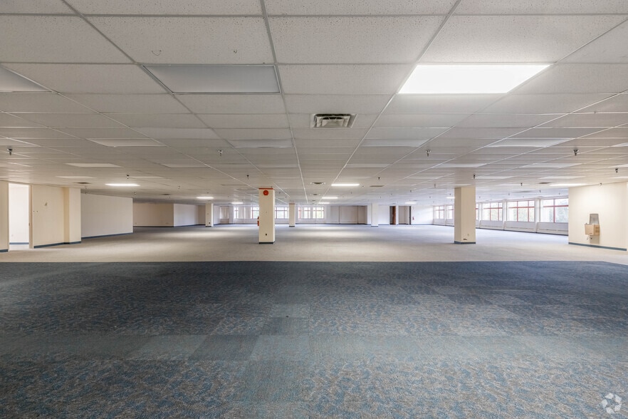 More Photos Of 615 Epsilon Dr, Pittsburgh Light Manufacturing For Sale