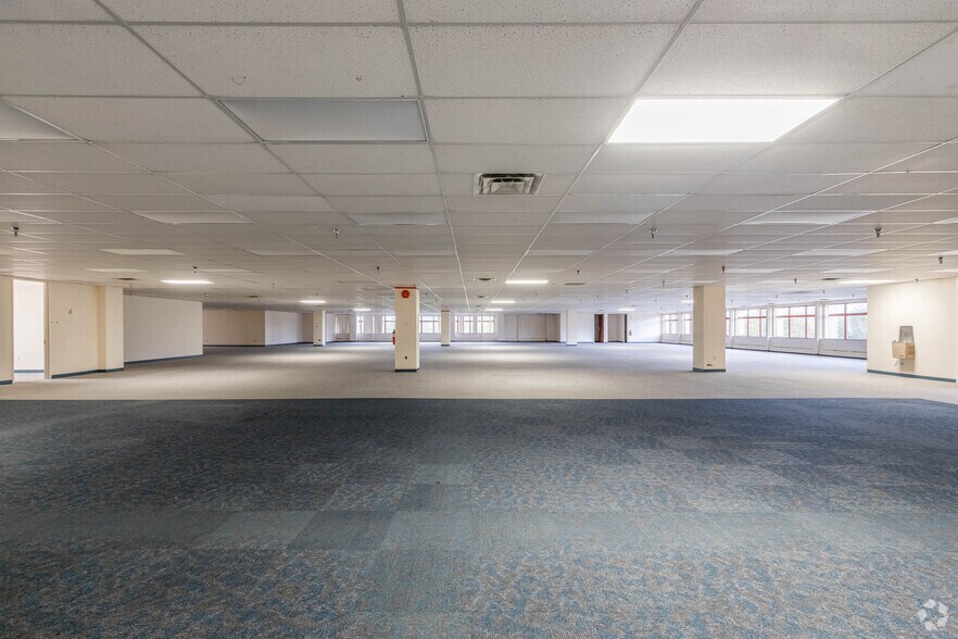 More Photos Of 615 Epsilon Dr, Pittsburgh Light Manufacturing For Lease