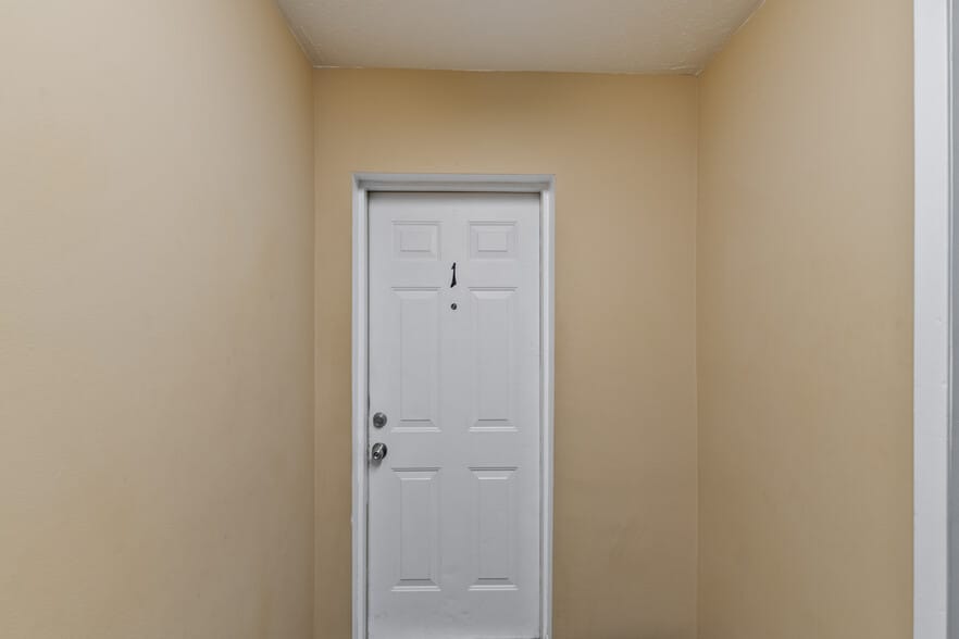 More Photos Of 2319 Vinton St, Omaha Office Residential For Sale