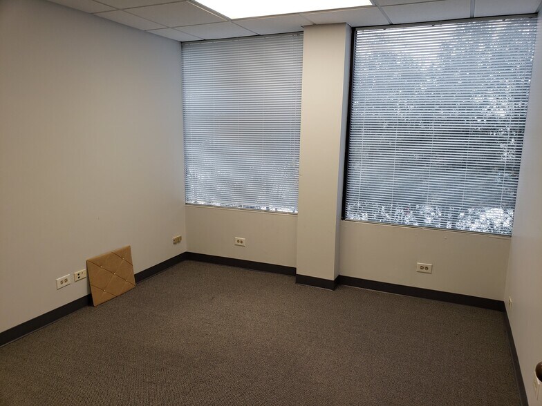 More Photos Of 835 N Sterling Ave, Palatine Office For Lease