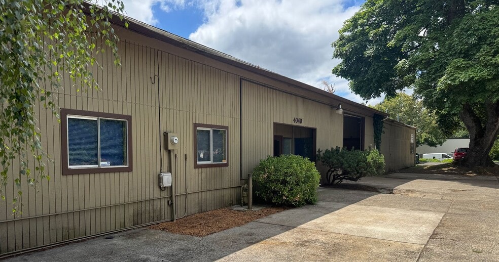More Photos Of 4040 SE Wister St, Portland Warehouse For Sale
