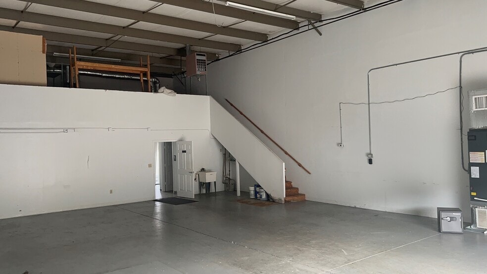 More Photos Of 450 S Cemetery St, Norcross Warehouse For Lease