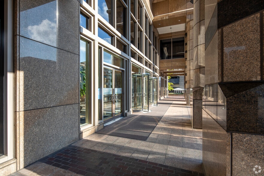 More Photos Of 1901 6th Ave N, Birmingham Office For Lease