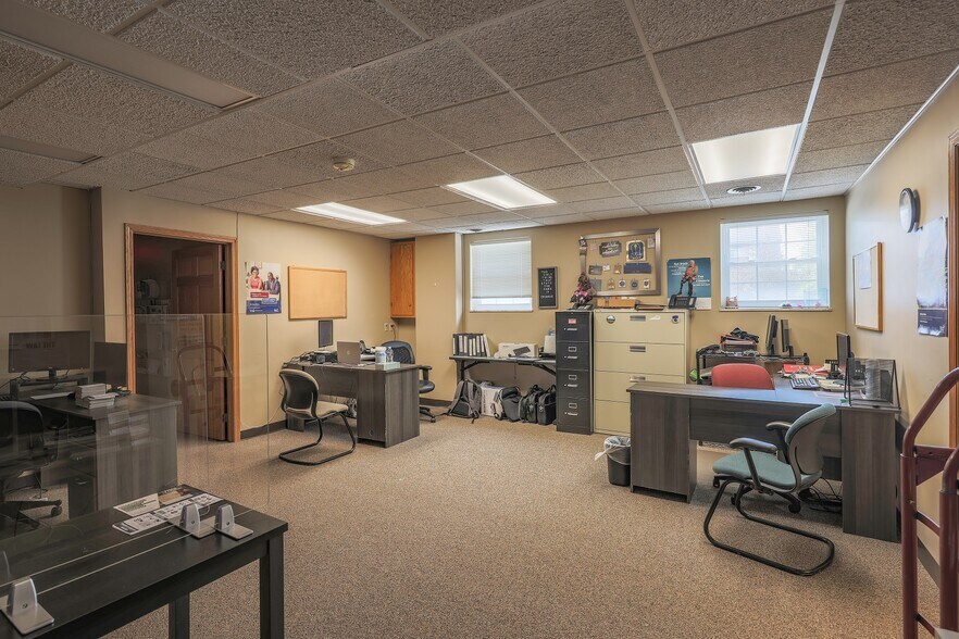 More Photos Of 5830 N High St, Worthington Office For Lease