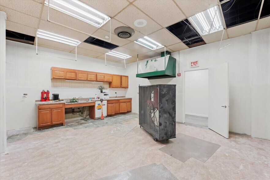 More Photos Of 5352 W Chicago Ave, Chicago Storefront Retail Office For Sale