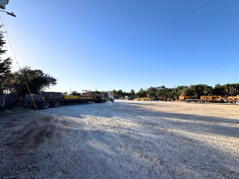 More Photos Of 904 Leander Dr, Leander Warehouse For Lease