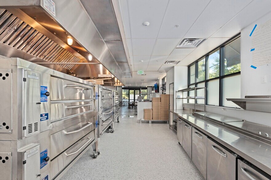 More Photos Of 1710 E Thousand Oaks Blvd, Thousand Oaks Apartments For Lease