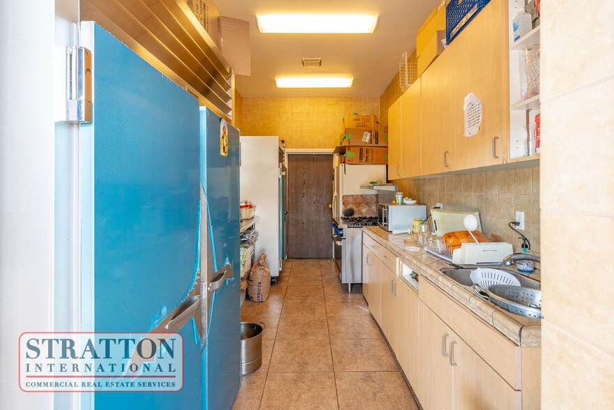 More Photos Of 23986 Pine St, Santa Clarita Religious Facility For Sale