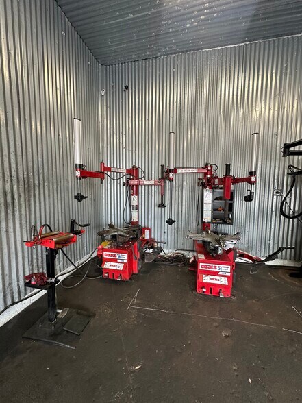 More Photos Of 2501 Sanford Ave, Sanford Auto Repair For Sale