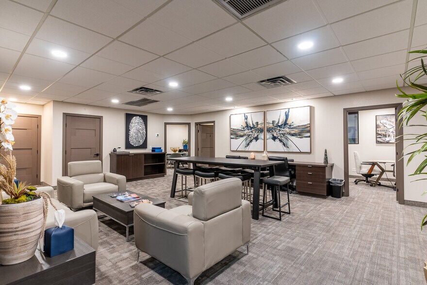 More Photos Of 810 S Casino Center Blvd, Las Vegas Office For Lease