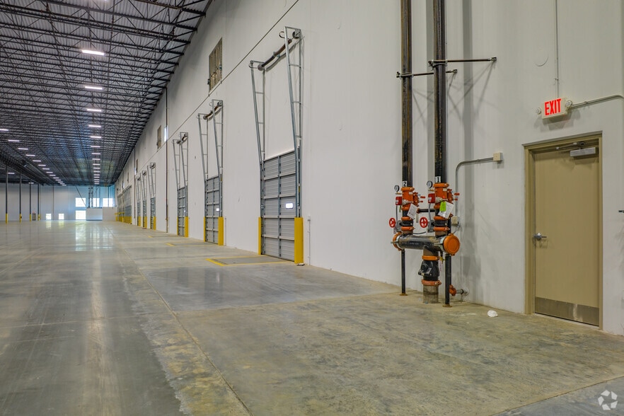 More Photos Of 2400 Stateline Rd W, Southaven Distribution For Lease