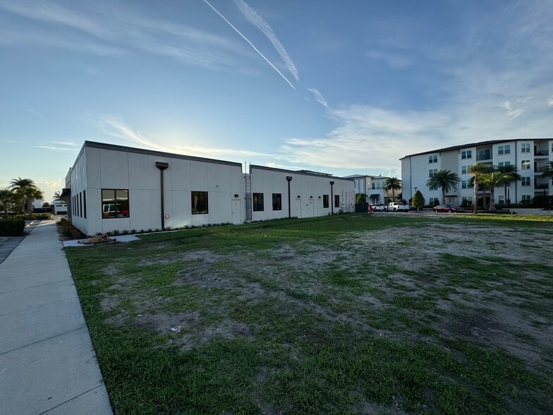 More Photos Of 6355 Initiative Blvd, Sarasota Storefront Retail Office For Lease