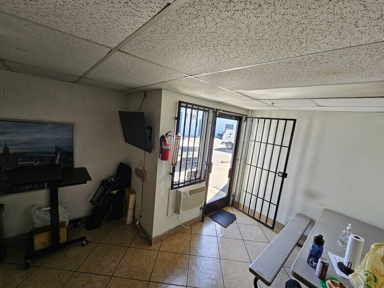 More Photos Of 12067 Foothill Blvd, Sylmar Warehouse For Lease