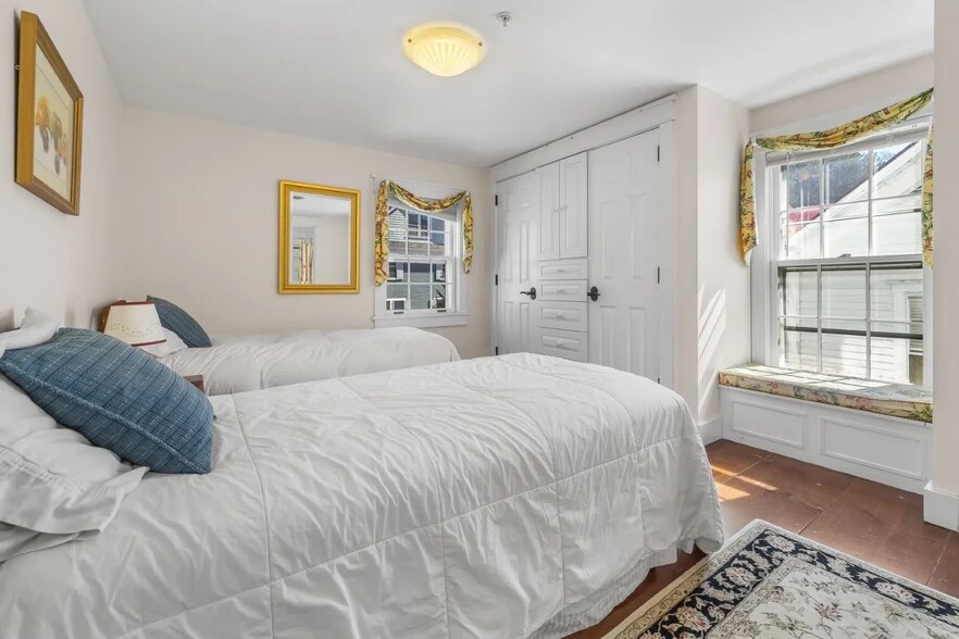 More Photos Of 31 Huntington Pl, Rochester Apartments For Sale