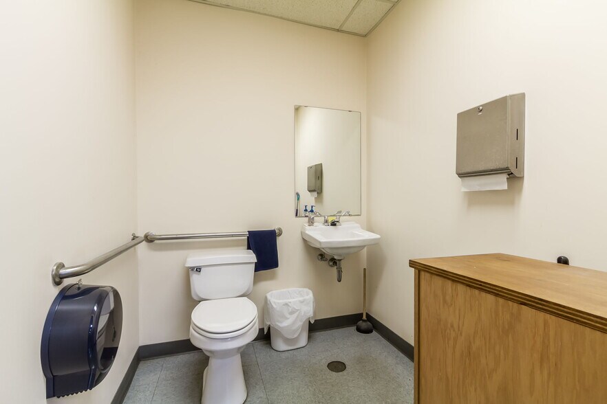 More Photos Of 2081 Division St, Palmyra Manufacturing For Lease