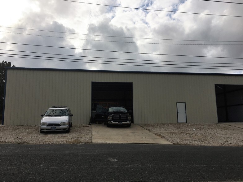 More Photos Of 9322 Kneupper Ln, Converse Warehouse For Lease