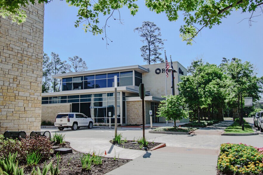 More Photos Of 203 East Shore Drive, The Woodlands Land For Lease