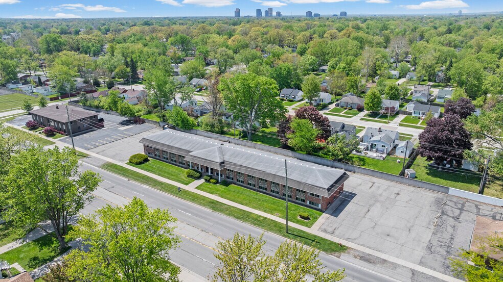 More Photos Of 28475 Greenfield Rd, Southfield Office For Sale